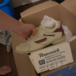 Size 11 Women’s bowling shoes